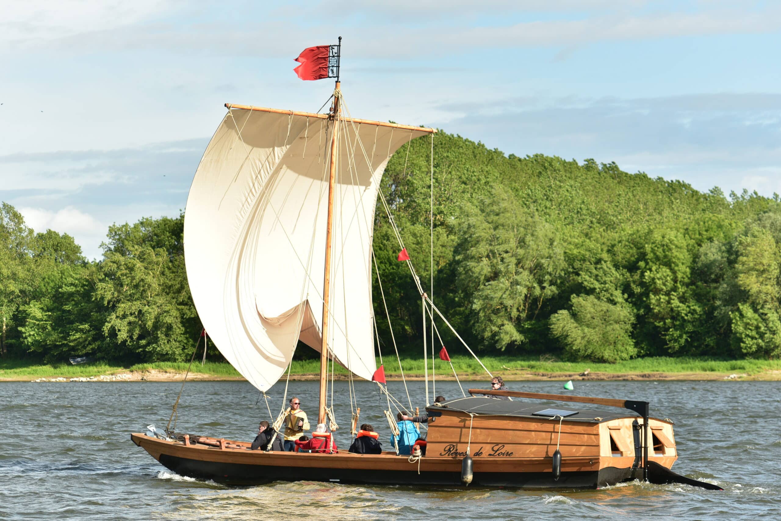 Voilier traditionnel sur la Loire.